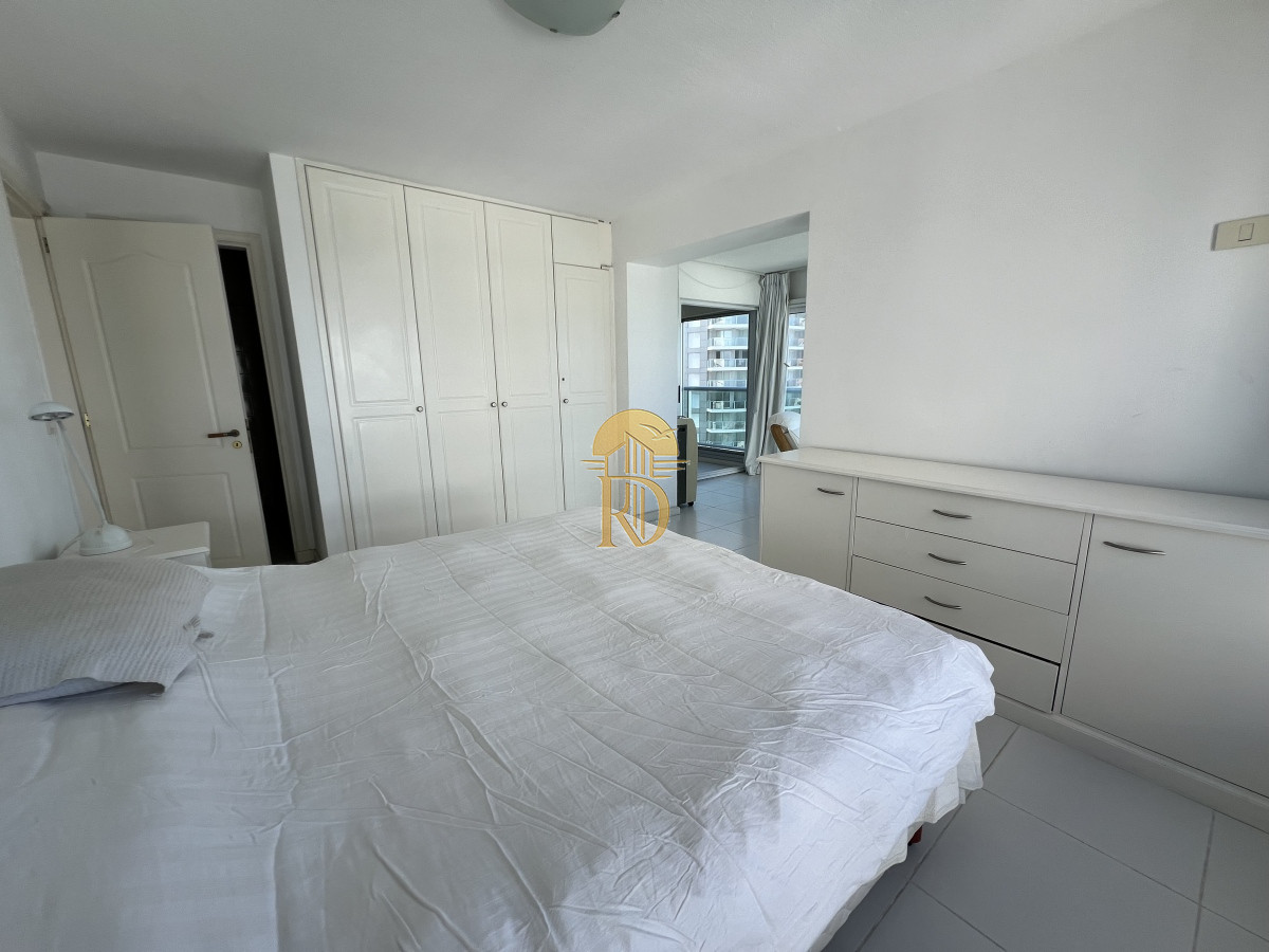 apartamento en venta en playa mansa,  dos dormitorios dos baños, punta del este -id-830-22