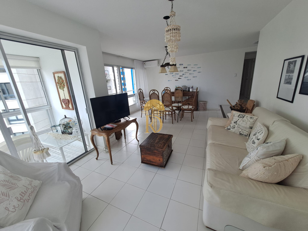Apartamento en Brava - Punta del Este con vista y parrillero. -id-274-1