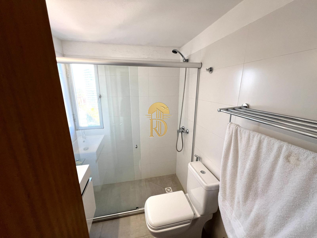 apartamento en venta zona shopping punta, 2 dormitorios y dependencia -id-174-17
