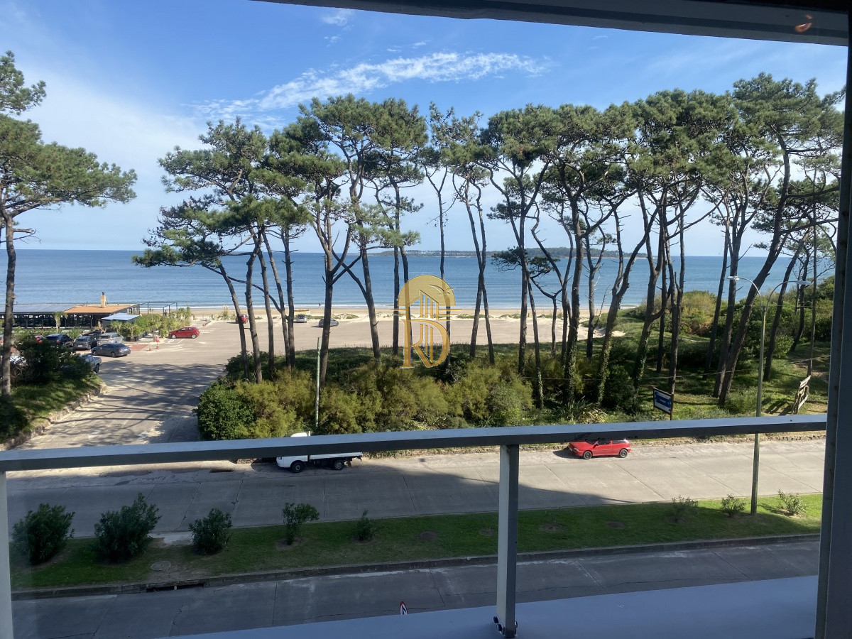 Apartamento en Mansa frente al mar - Punta del Este -id-790-3
