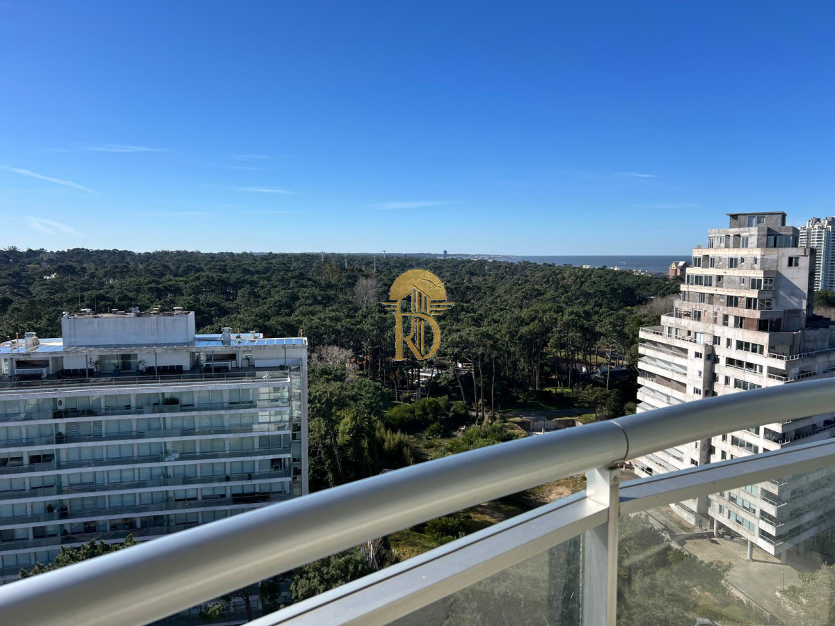 apartamento en venta de 3 dormitorios 3 baños, zona shopping, punta del este -id-123