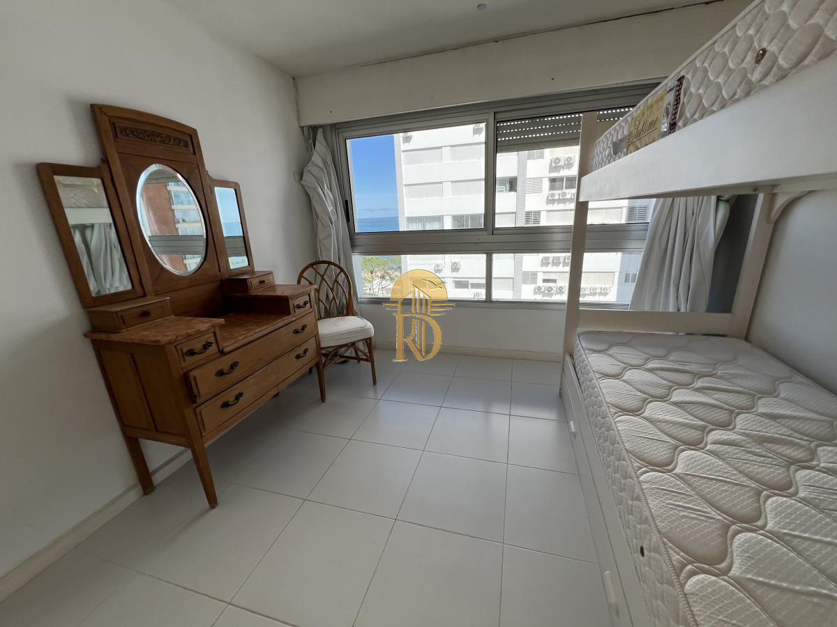 apartamento en venta en playa mansa,  dos dormitorios dos baños, punta del este -id-830-13