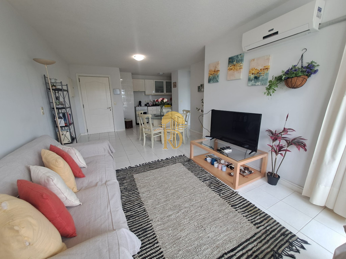 Apto en venta de 2 dormitorios, 2 baños, 1 en suite Mansa Pda. 8 -id-87-3
