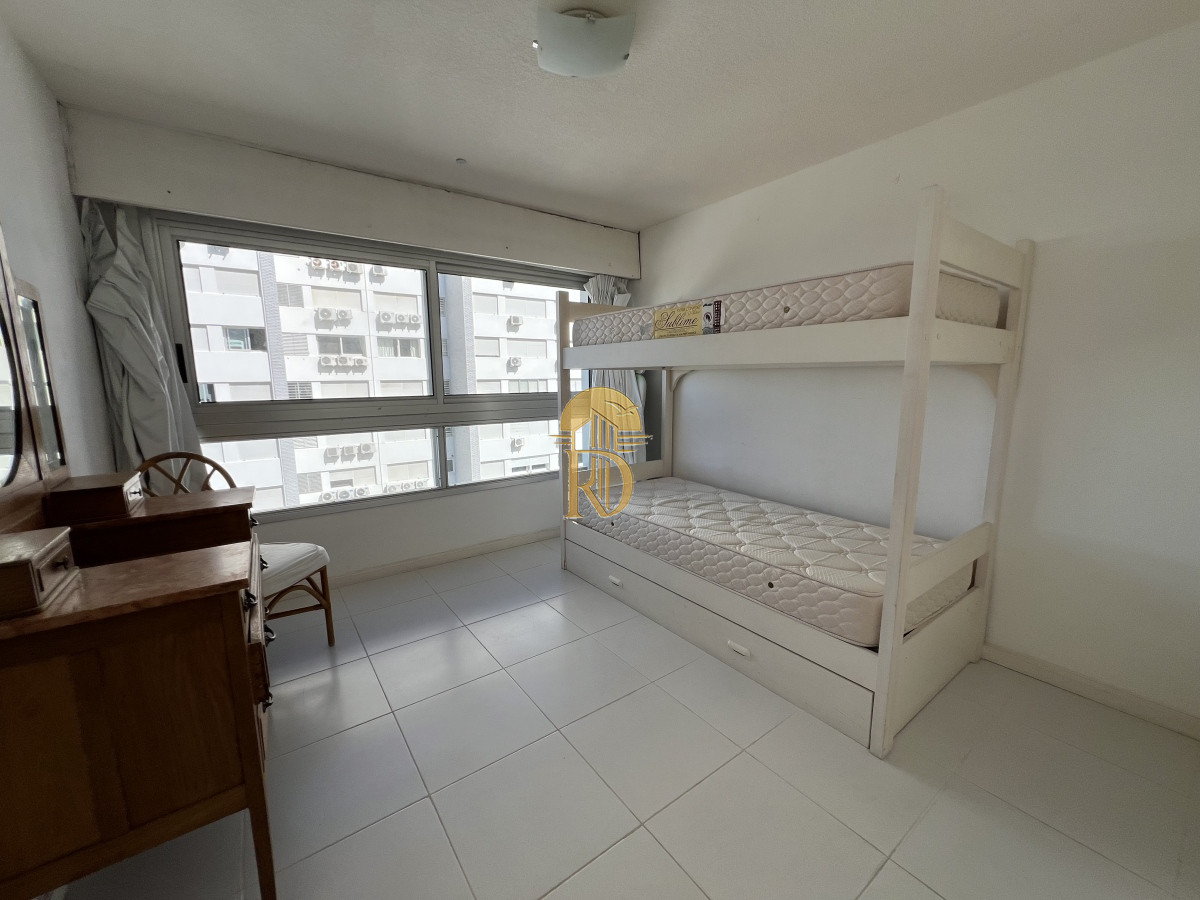 apartamento en venta en playa mansa,  dos dormitorios dos baños, punta del este -id-830-12