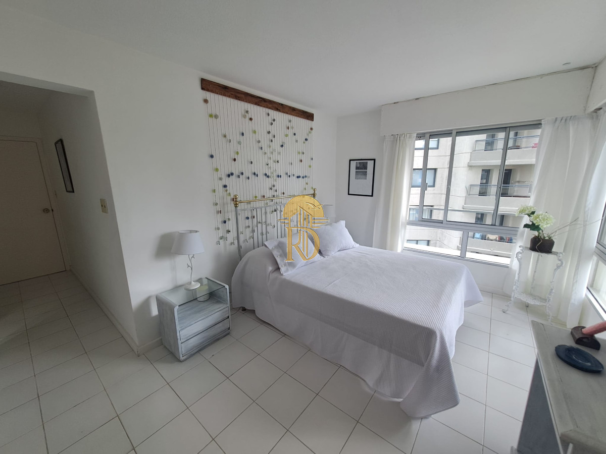 Apartamento en Brava - Punta del Este con vista y parrillero. -id-274-8