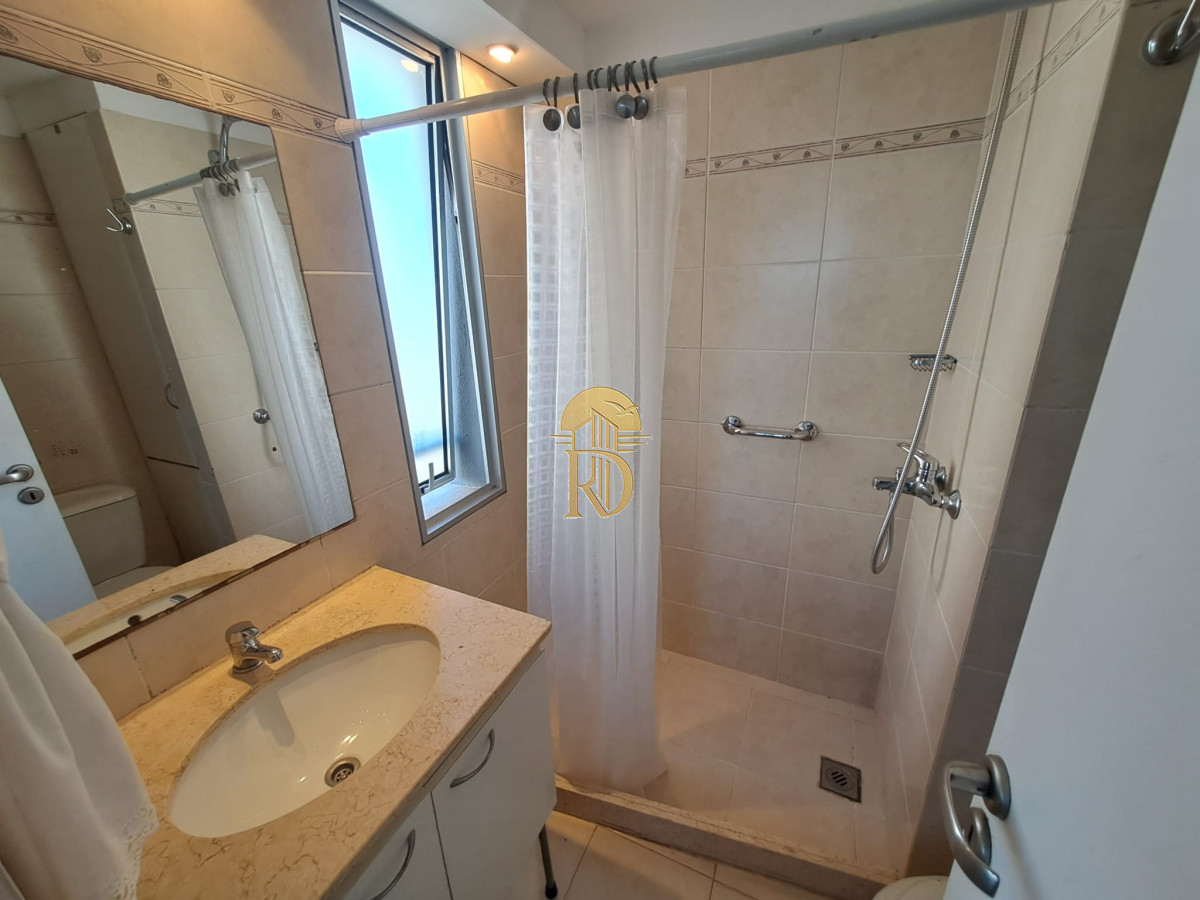 Apartamento de tres dormitorios con balcon con  vista y garage en Roosevelt -id-122-17