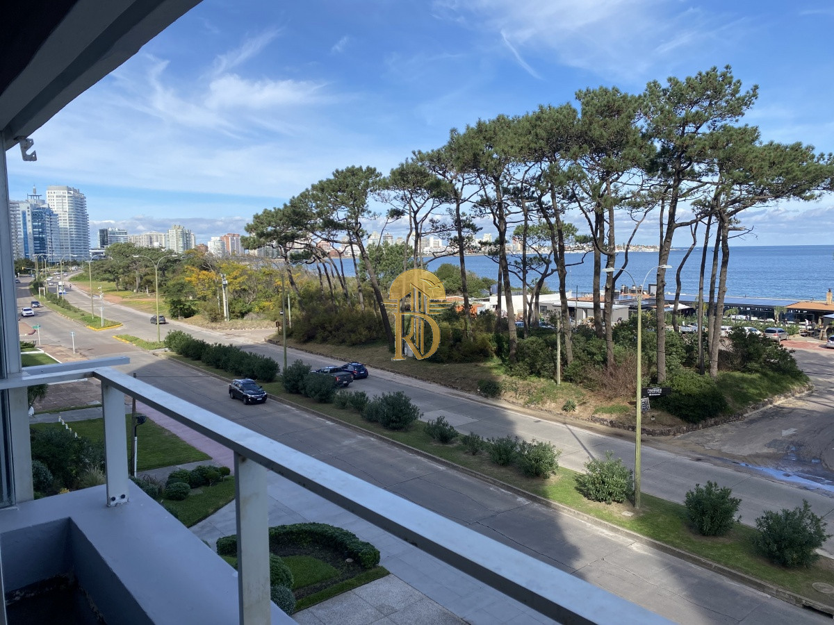 Apartamento en Mansa frente al mar - Punta del Este -id-790-1
