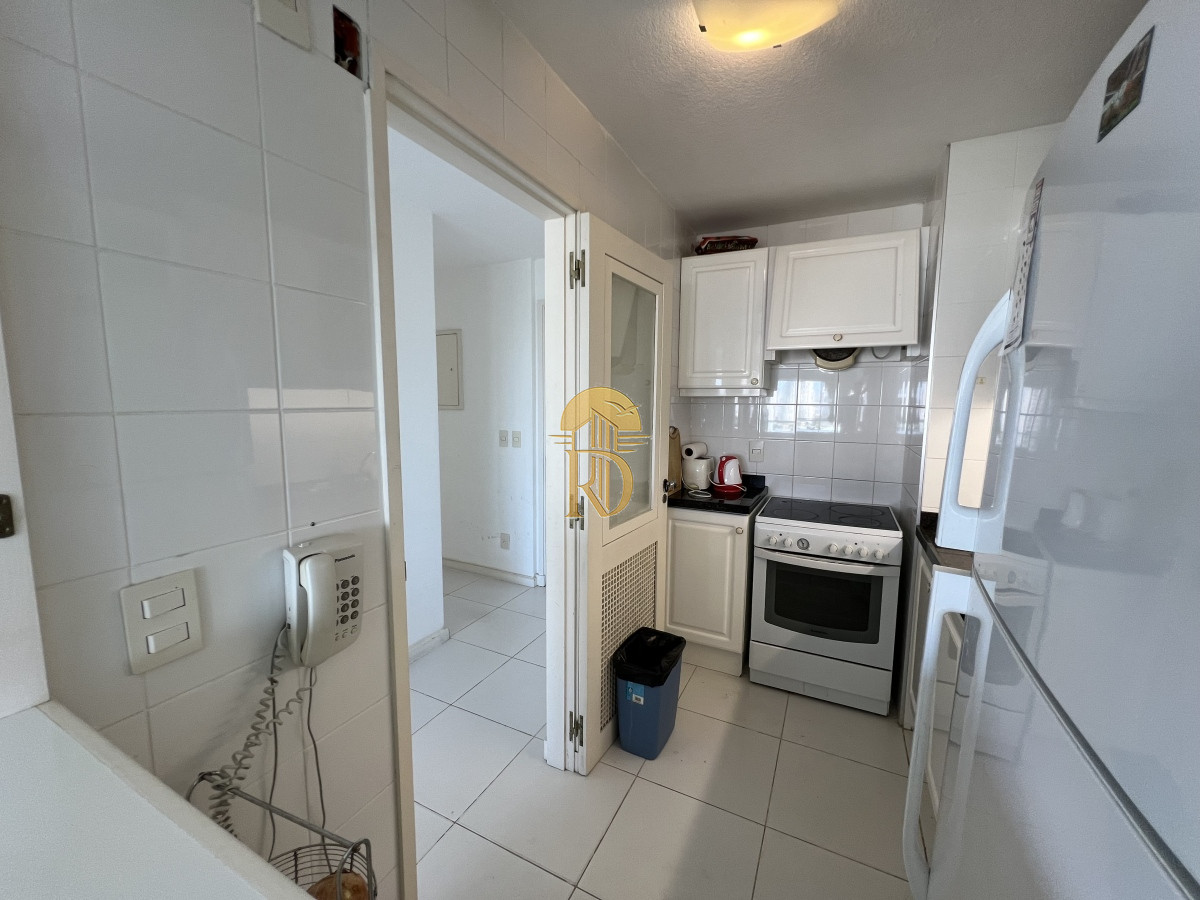 apartamento en venta en playa mansa,  dos dormitorios dos baños, punta del este -id-830-9
