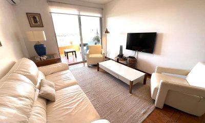 apartamento en venta zona shopping punta, 2 dormitorios y dependencia