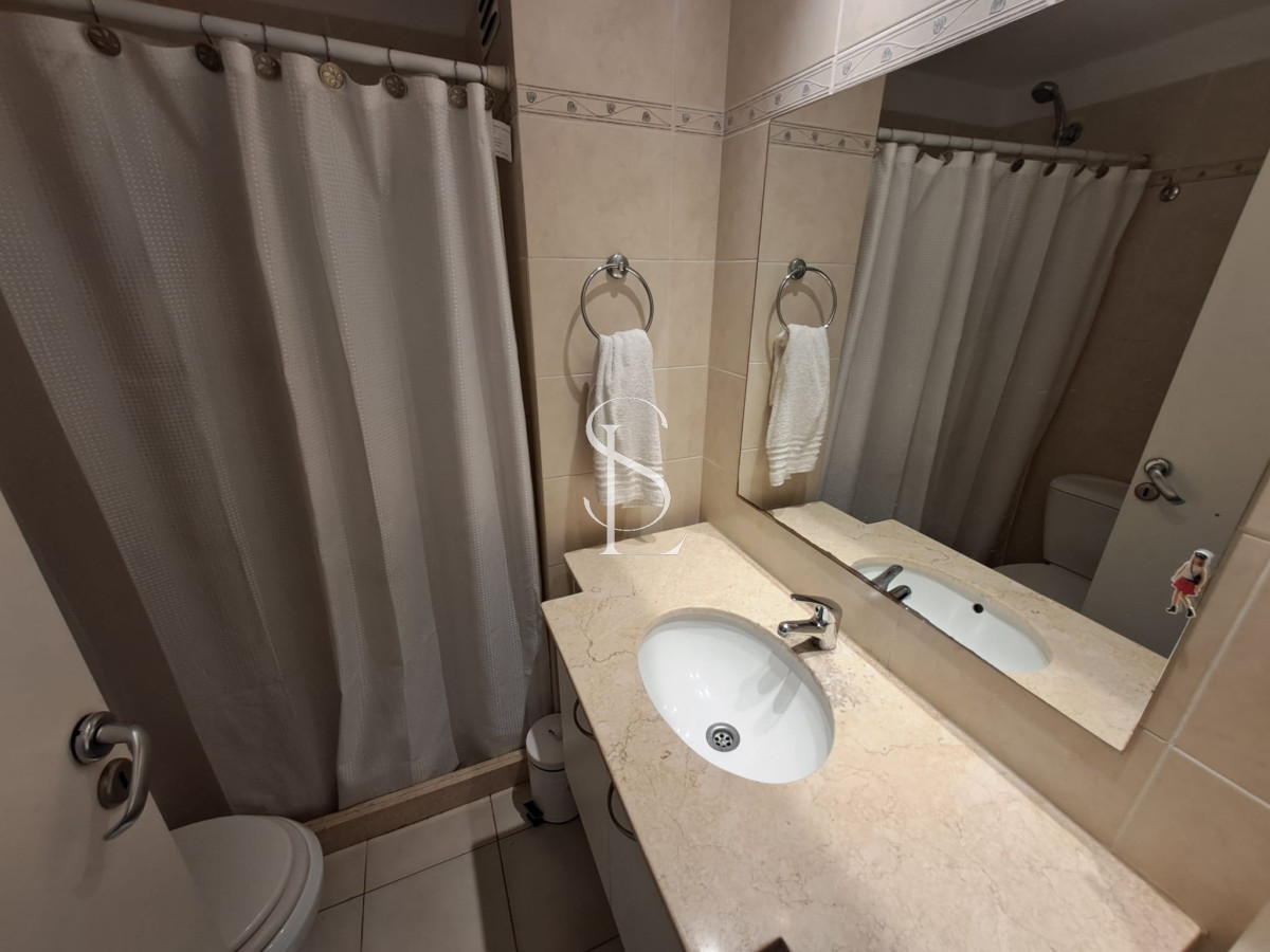 Apartamento ID.181 - Apartamento de tres dormitorios con balcon con  vista y garage en Roosevelt