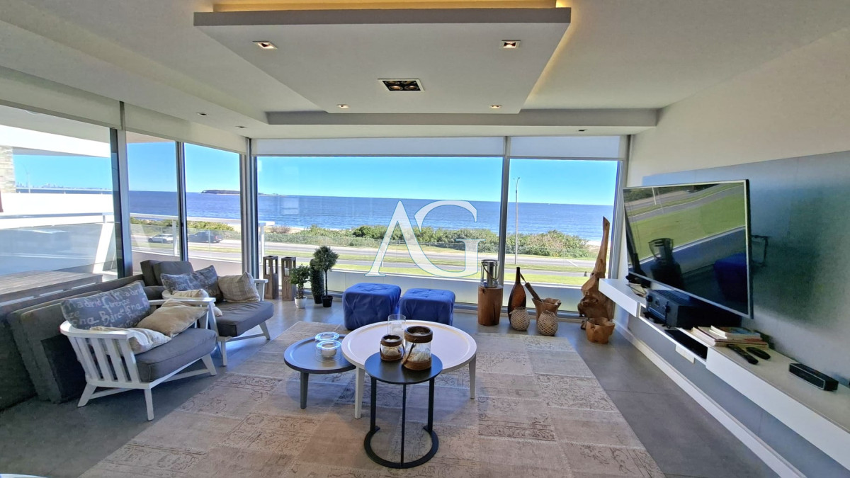 Apartamento ID.166 - Excepcional planta en primera linea mansa 