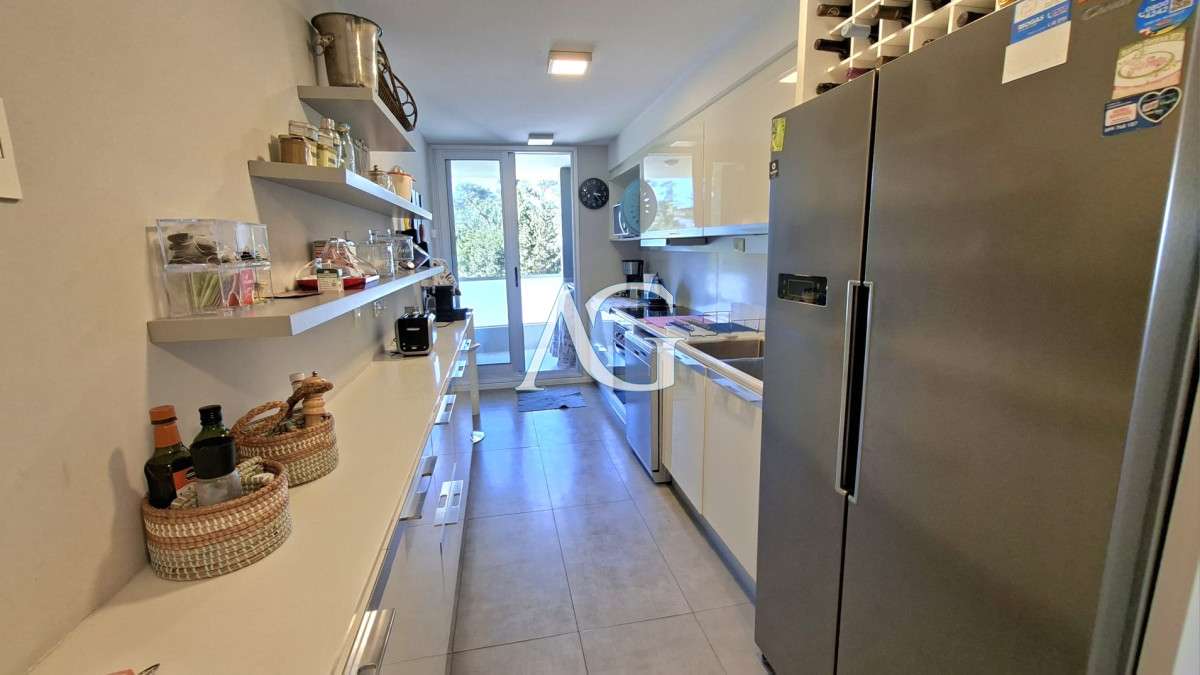 Apartamento ID.166 - Excepcional planta en primera linea mansa 