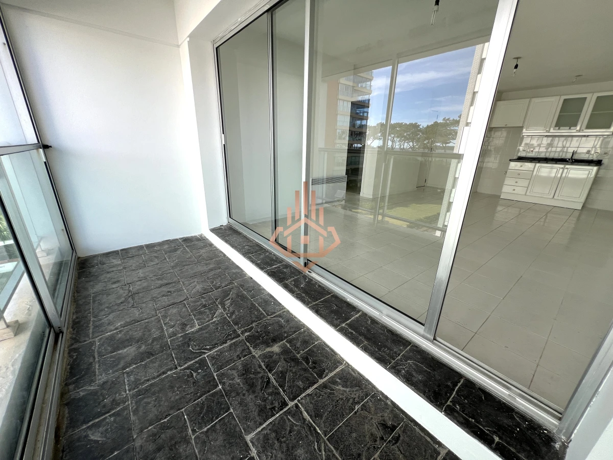 Venta apartamento de 1 dormitorio,  playa mansa.