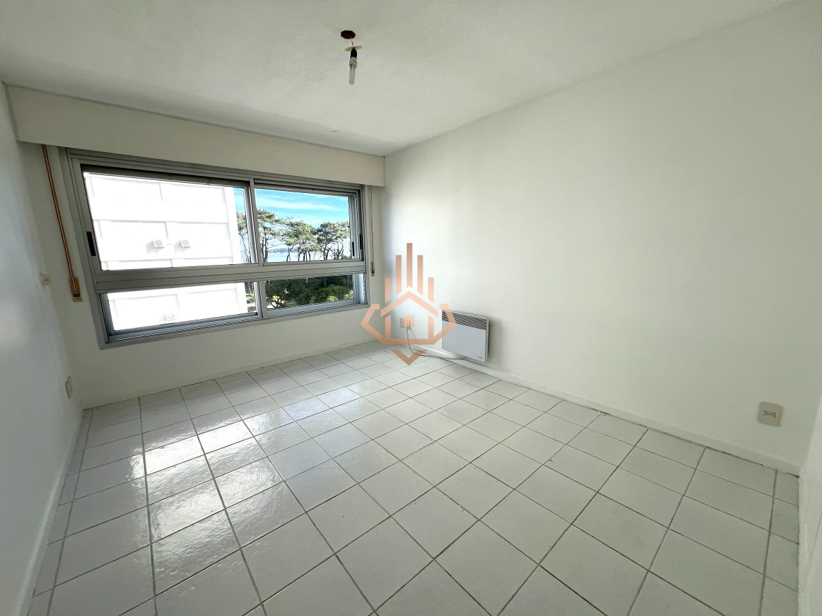 Venta apartamento de 1 dormitorio,  playa mansa.