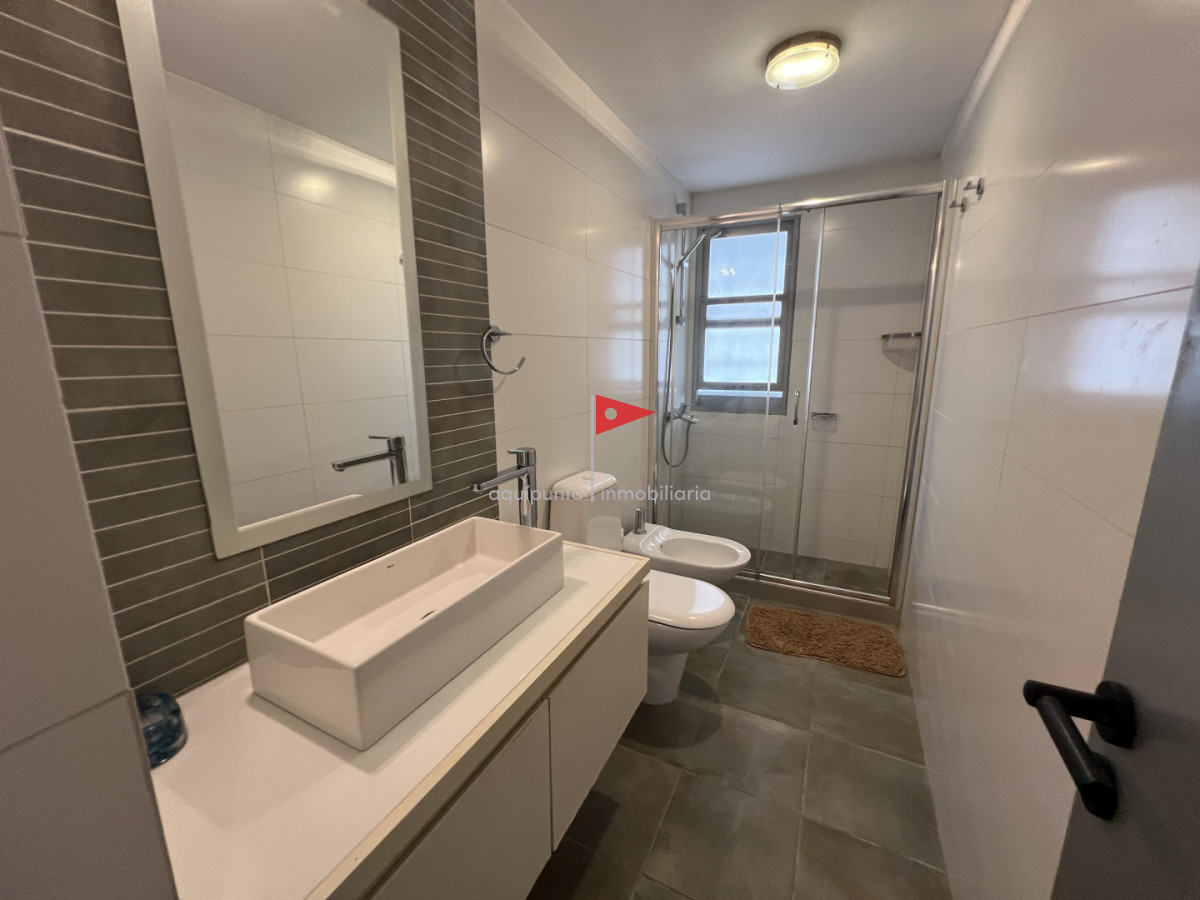 Apartamento ID.249 - Apartamento de 2 dormitorios 2 baños, en venta. Parrillero.