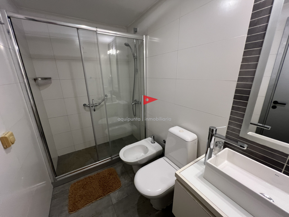 Apartamento ID.249 - Apartamento de 2 dormitorios 2 baños, en venta. Parrillero.