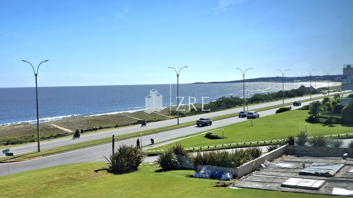 Apartamento ID.1032 - Venta apartamento 3 dormitorio en primera linea mansa, Punta del Este