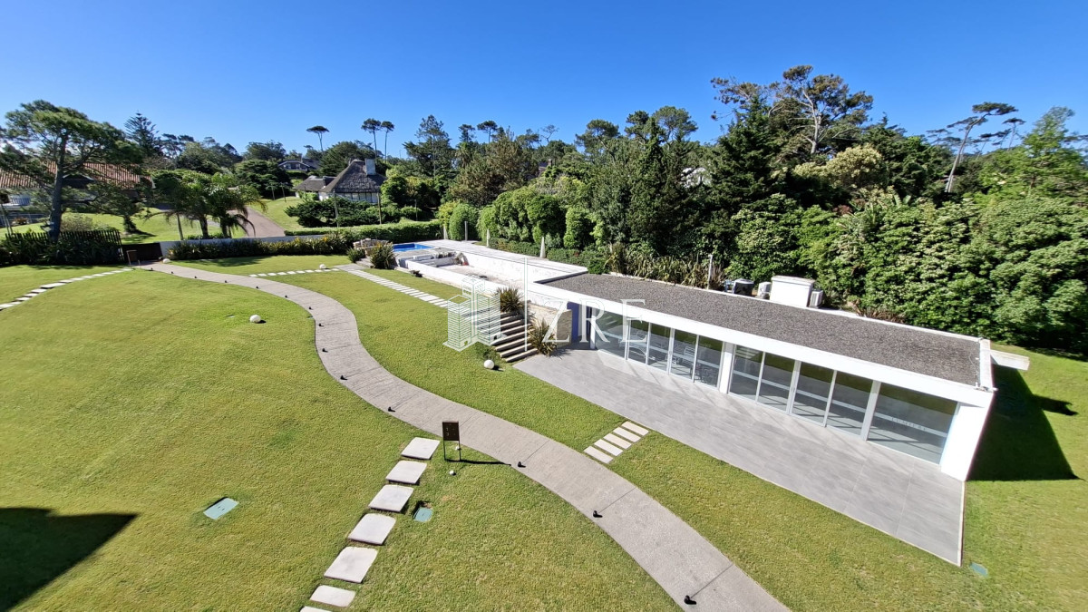 Apartamento ID.1032 - Venta apartamento 3 dormitorio en primera linea mansa, Punta del Este