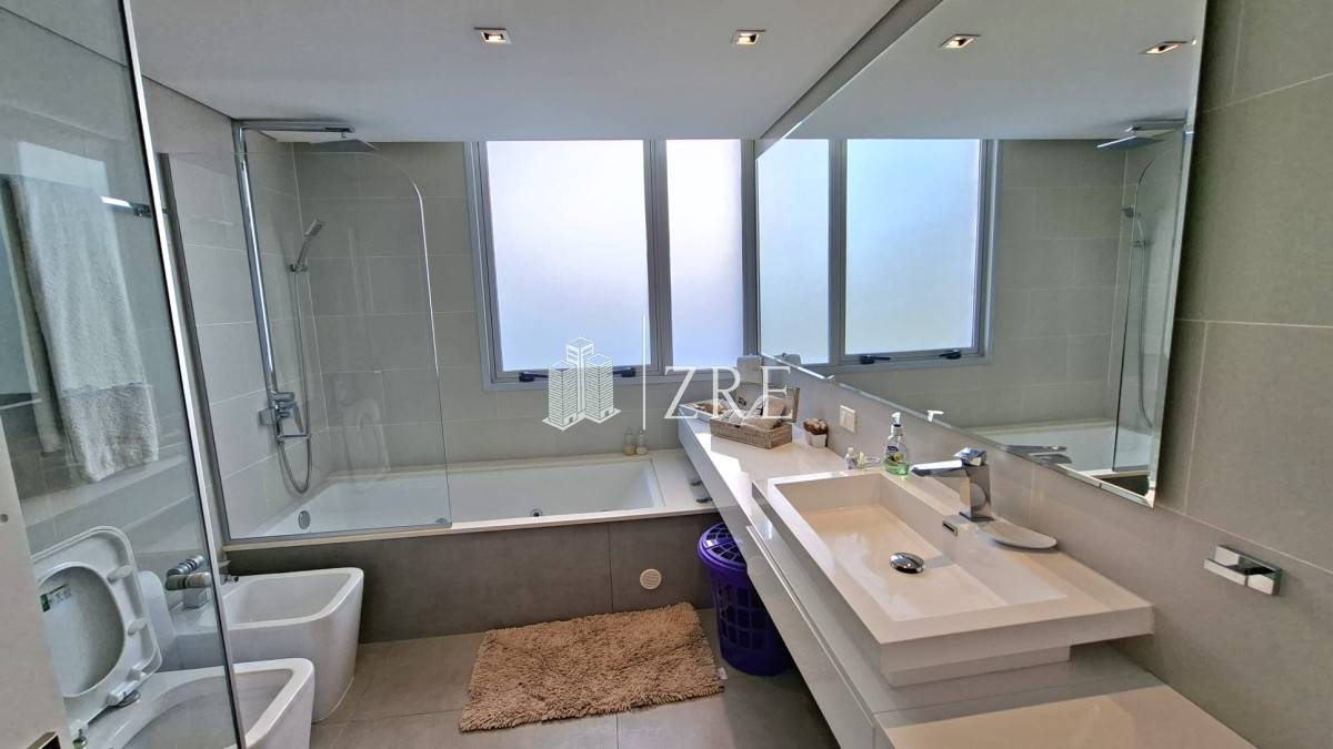 Apartamento ID.1032 - Venta apartamento 3 dormitorio en primera linea mansa, Punta del Este