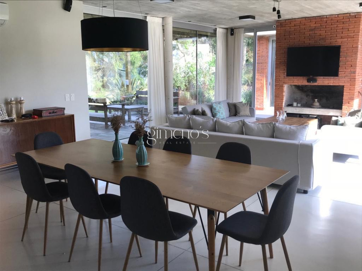 Casa ID.1200 - Casa en Venta 3 Dormitorios - Barrio Lugano - Punta del Este 