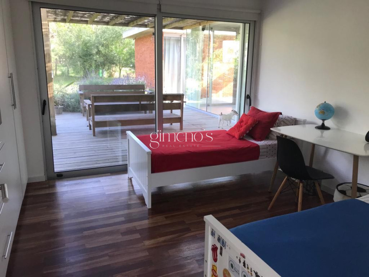 Casa ID.1200 - Casa en Venta 3 Dormitorios - Barrio Lugano - Punta del Este 