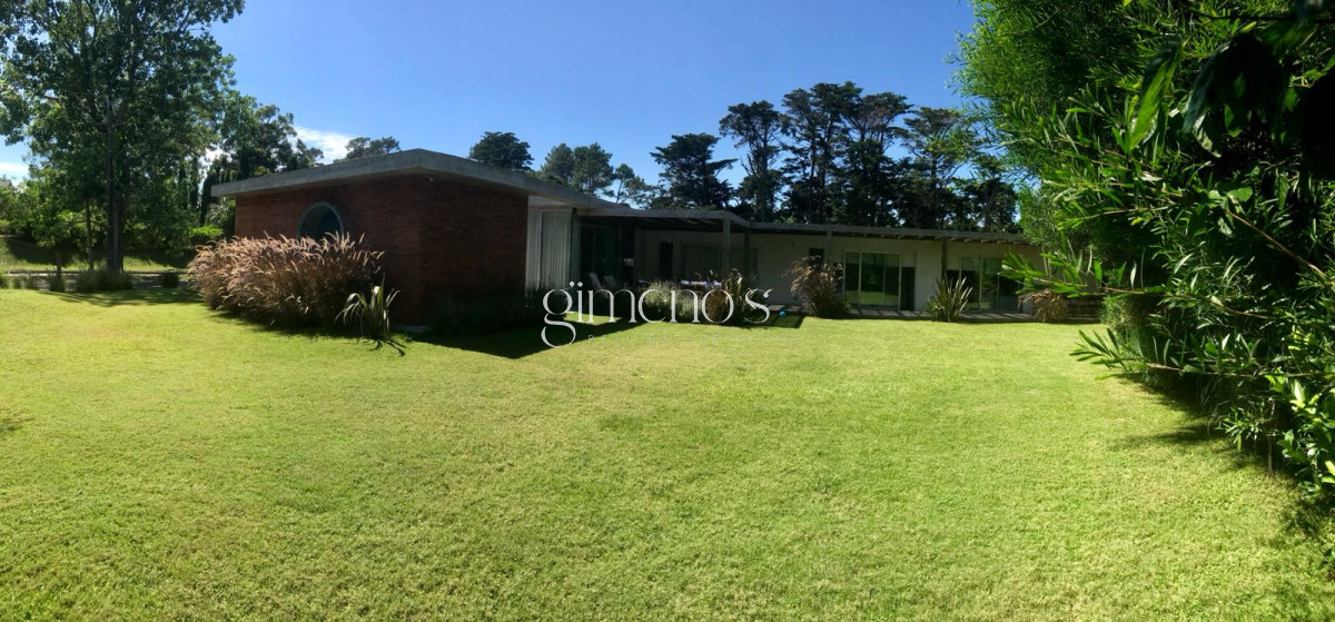 Casa ID.1200 - Casa en Venta 3 Dormitorios - Barrio Lugano - Punta del Este 