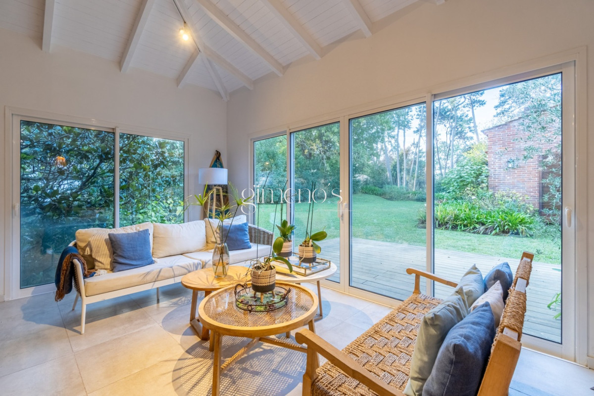 Casa ID.1199 - Casa en Venta 5 Dormitorios - Lugano - Punta del Este - Zona Shopping