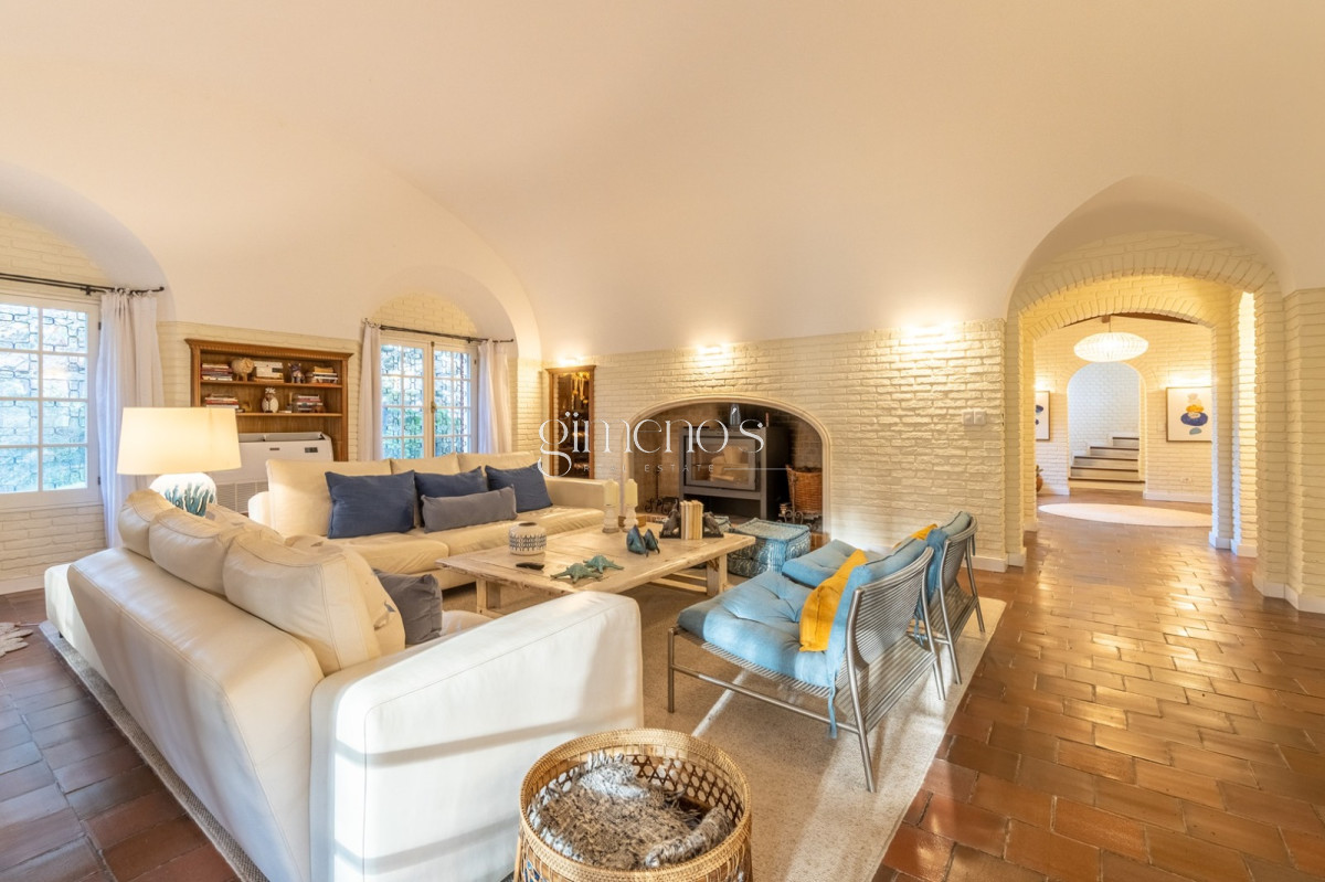 Casa ID.1199 - Casa en Venta 5 Dormitorios - Lugano - Punta del Este - Zona Shopping