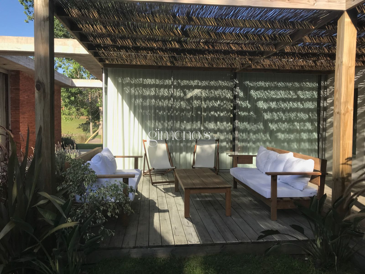 Casa ID.1200 - Casa en Venta 3 Dormitorios - Barrio Lugano - Punta del Este 