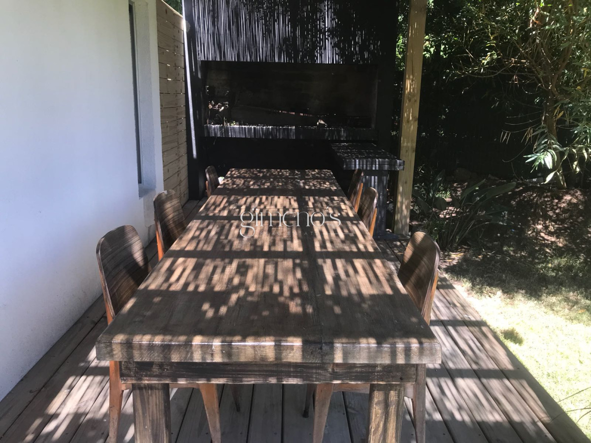Casa ID.1200 - Casa en Venta 3 Dormitorios - Barrio Lugano - Punta del Este 