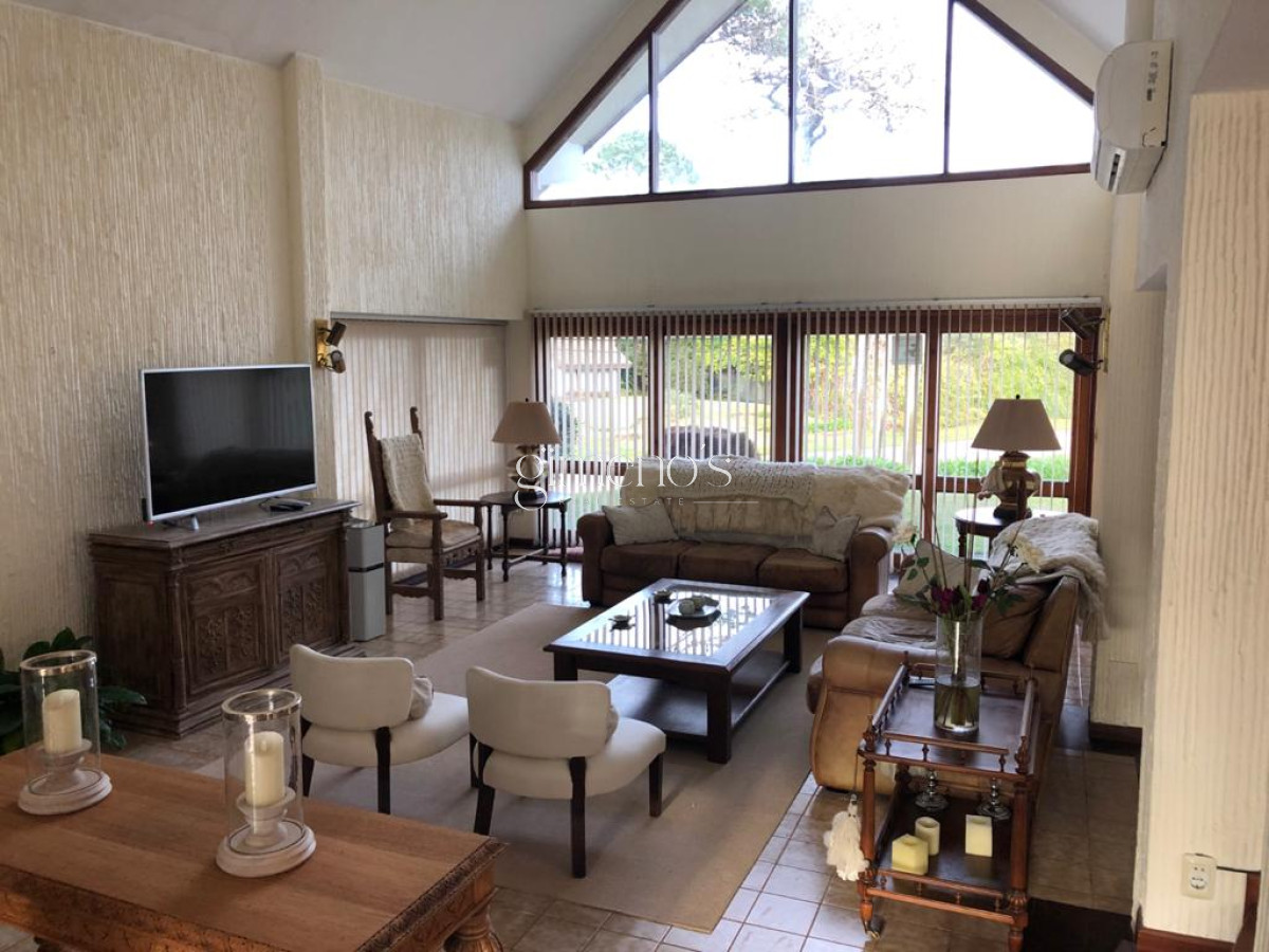 Casa ID.1201 - Casa en Venta 5 Dormitorios - San Rafael - Punta del Este