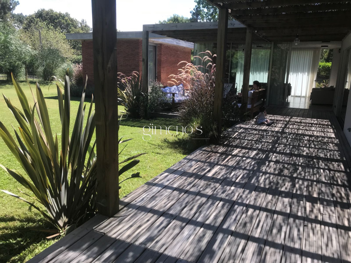 Casa ID.1200 - Casa en Venta 3 Dormitorios - Barrio Lugano - Punta del Este 