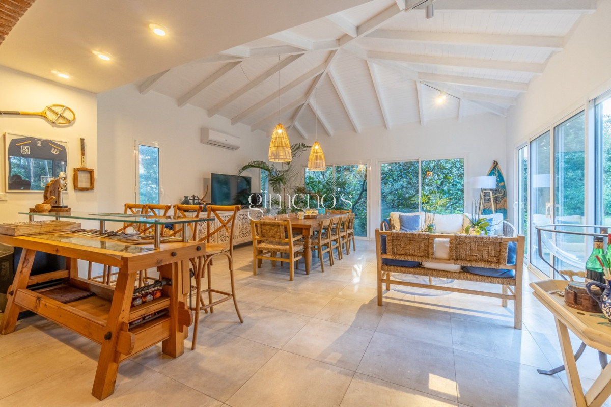 Casa ID.1199 - Casa en Venta 5 Dormitorios - Lugano - Punta del Este - Zona Shopping