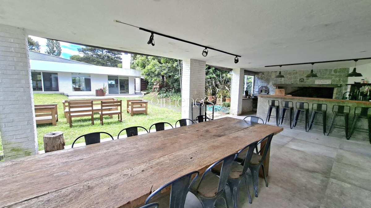 Casa ID.1198 - Casa en Venta 8 Dormitorios - Punta del este - Lugano