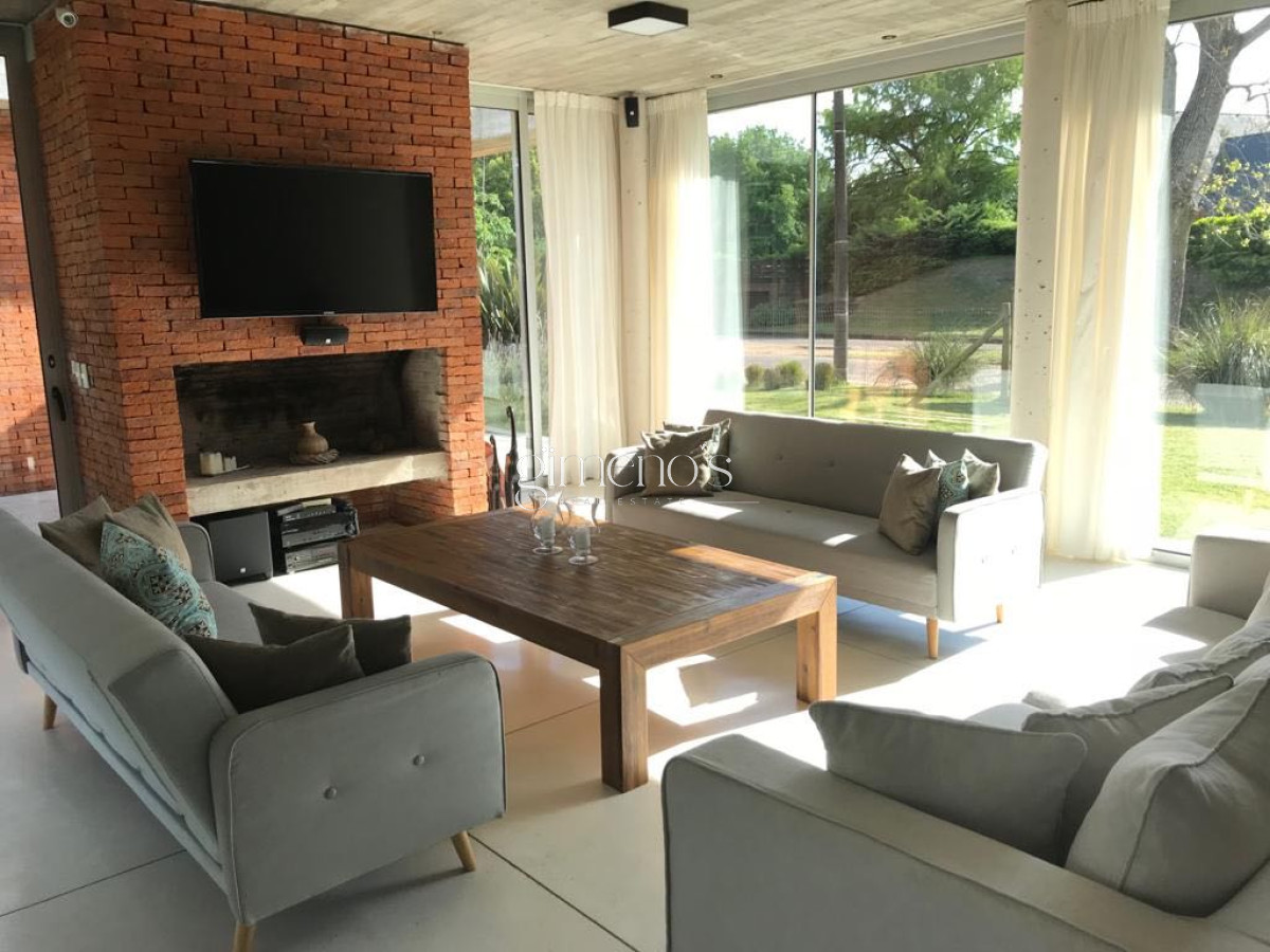 Casa ID.1200 - Casa en Venta 3 Dormitorios - Barrio Lugano - Punta del Este 