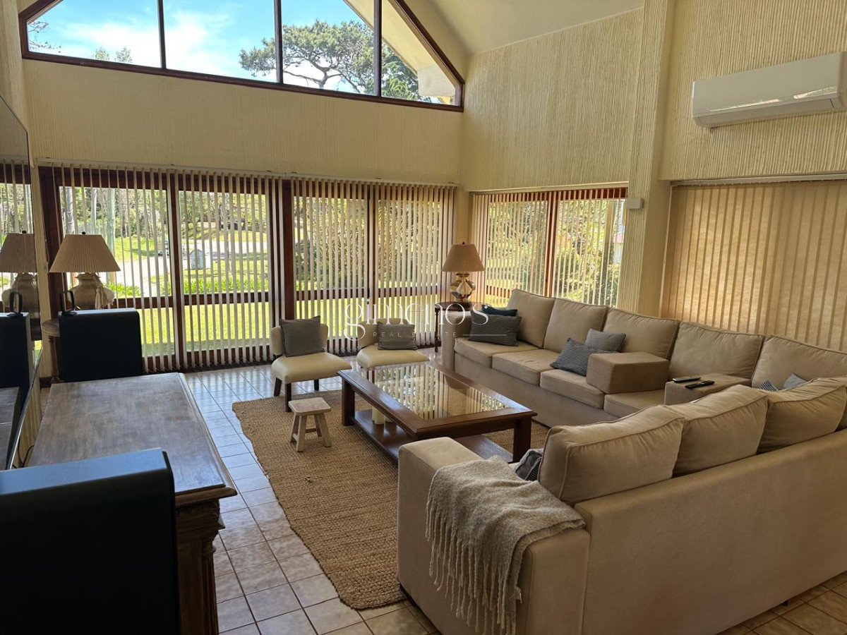 Casa ID.1201 - Casa en Venta 5 Dormitorios - San Rafael - Punta del Este