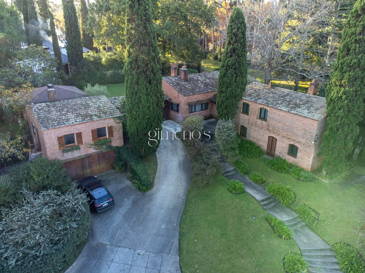 Casa ID.1199 - Casa en Venta 5 Dormitorios - Lugano - Punta del Este - Zona Shopping