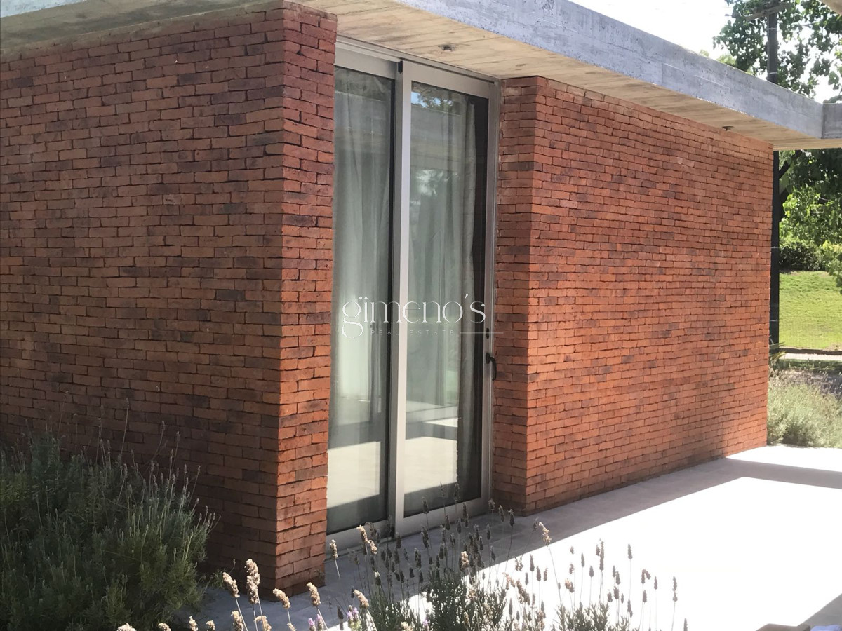 Casa ID.1200 - Casa en Venta 3 Dormitorios - Barrio Lugano - Punta del Este 