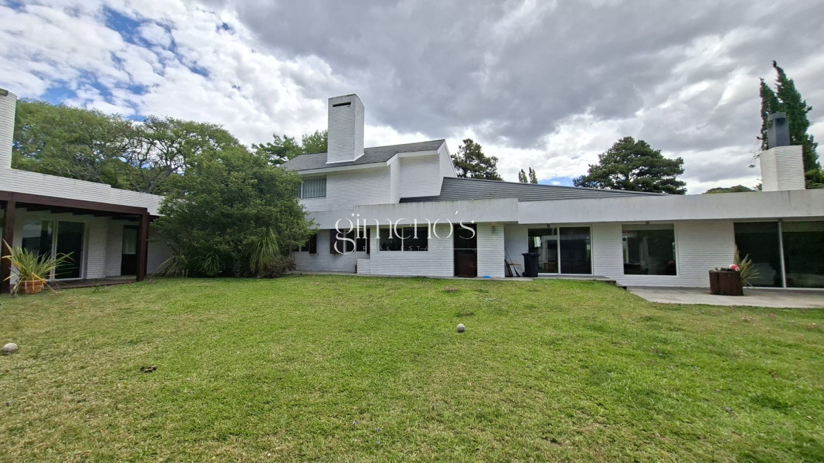 Casa ID.1198 - Casa en Venta 8 Dormitorios - Punta del este - Lugano