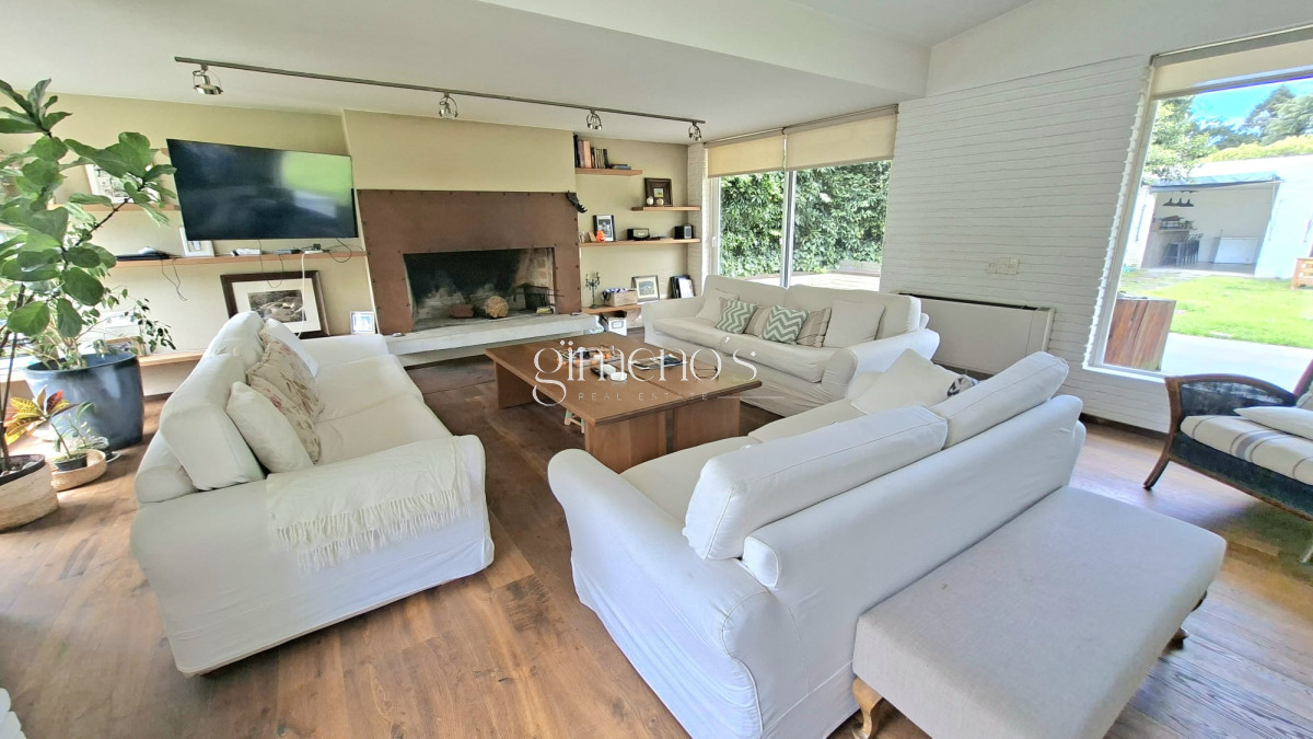 Casa ID.1198 - Casa en Venta 8 Dormitorios - Punta del este - Lugano