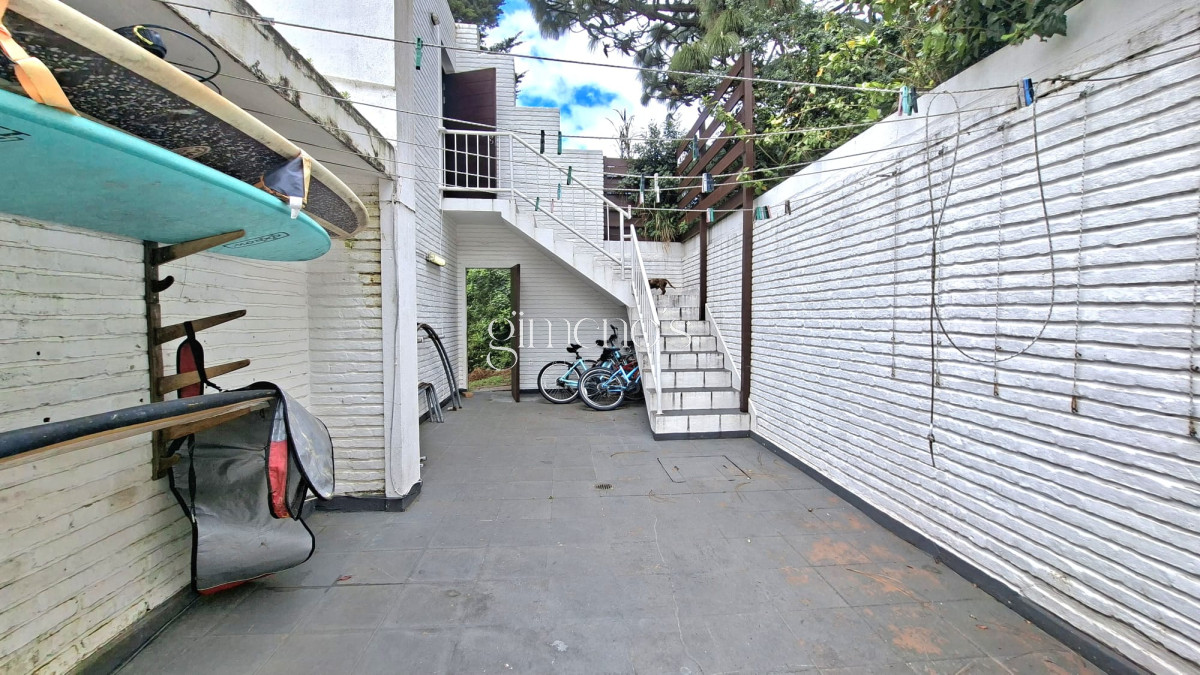 Casa ID.1198 - Casa en Venta 8 Dormitorios - Punta del este - Lugano