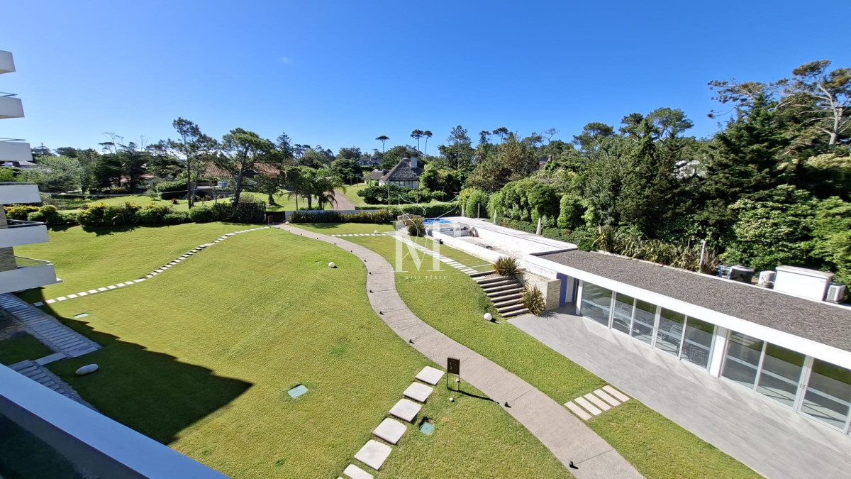 Apartamento ID.93 - Excepcional plata en primera linea mansa 