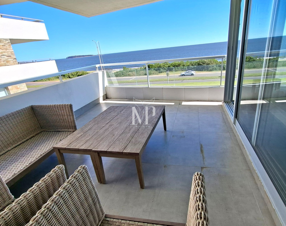 Apartamento ID.93 - Excepcional plata en primera linea mansa 