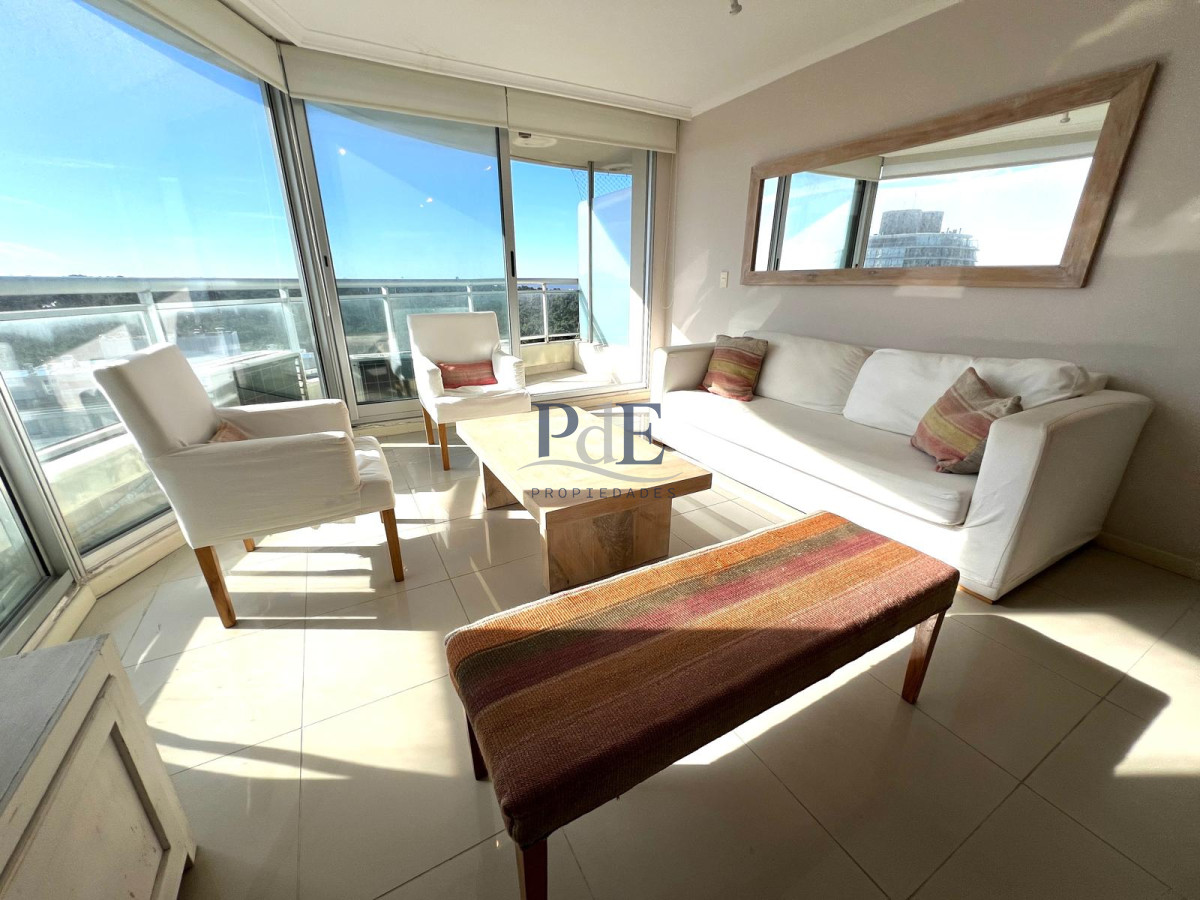 Apartamento en venta de 3 dormitorios 3 baños en Punta del Este - Imagen 2
