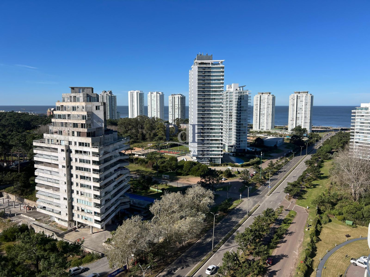 Apartamento en venta de 3 dormitorios 3 baños en Punta del Este - Imagen 11