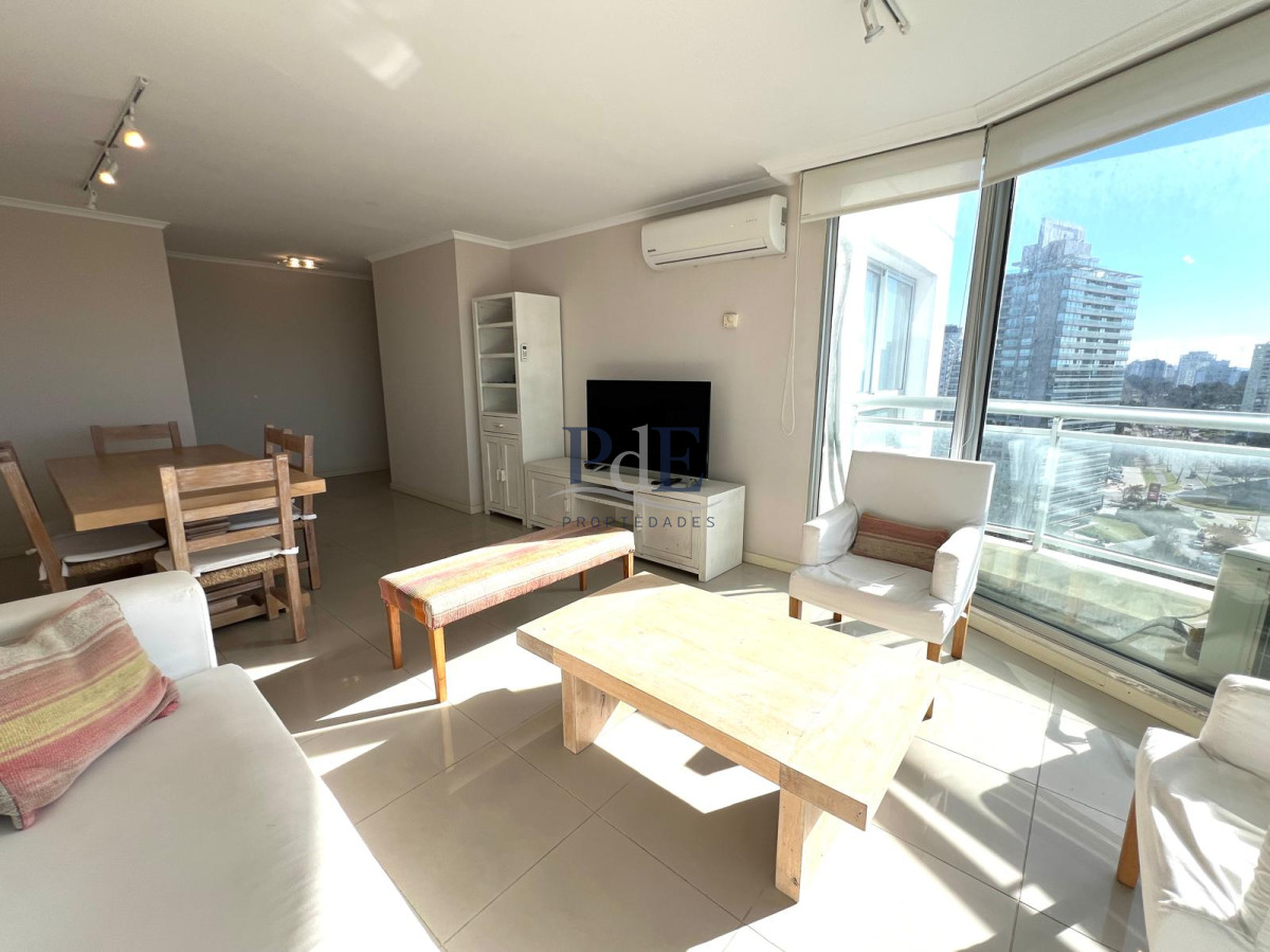 Apartamento en venta de 3 dormitorios 3 baños en Punta del Este - Imagen 1