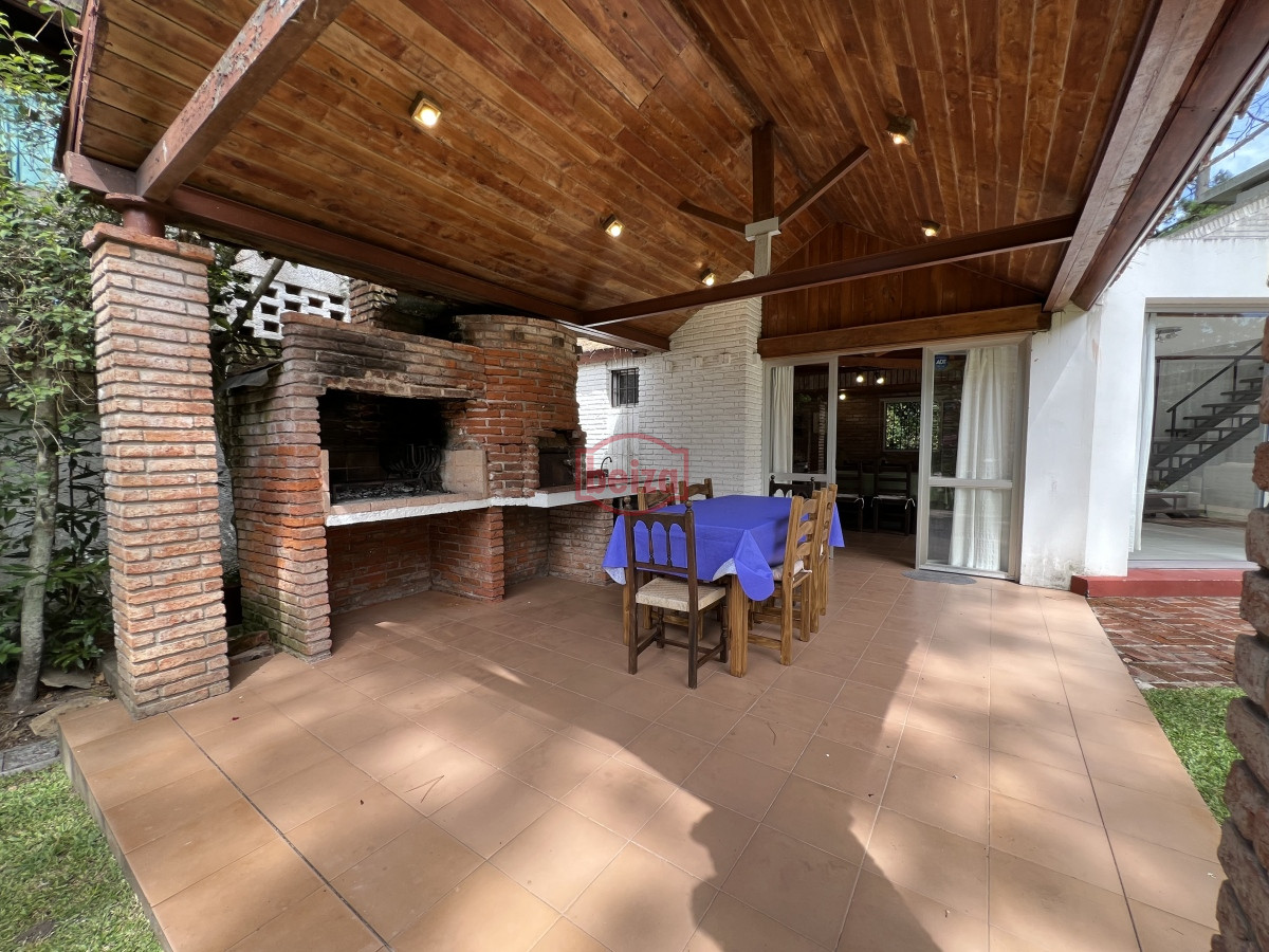 Casa ID.166543/CASA-EN-PROPIEDAD-HORIZONTAL,-EN-ZONA-DE-TIO-TOM - Casa en Lugano - Punta del Este