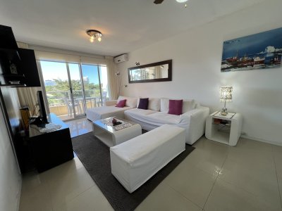 Apartamento de dos dormitorios en venta en Mansa - Punta del Este