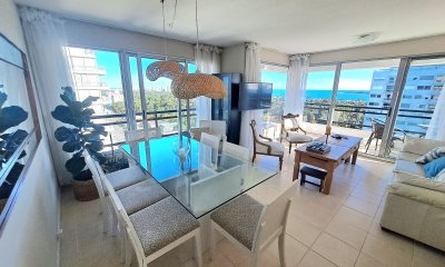 Apartamento de tres dormitorios con balcon con  vista y garage en Roosevelt
