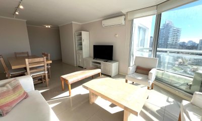 apartamento en venta de 3 dormitorios 3 baños, zona shopping, punta del este